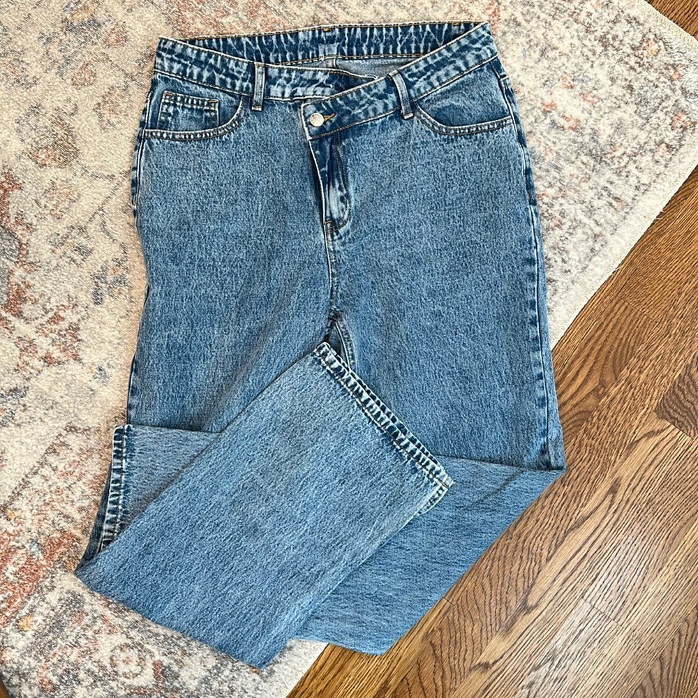 Split hem jeans